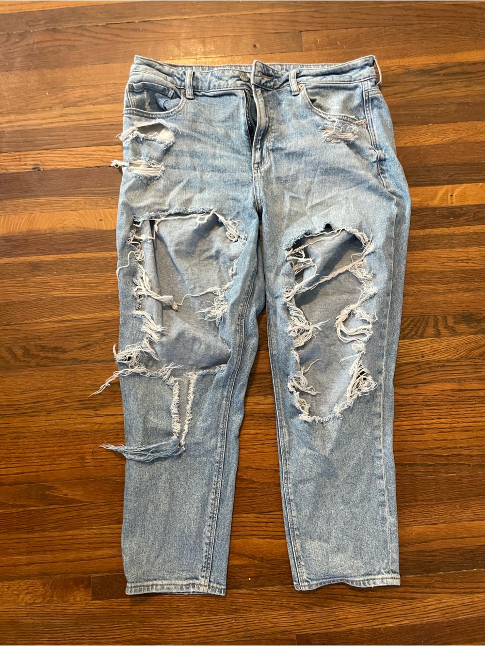 American Eagle Outfitters Distressed Light Blue Women’s Jeans